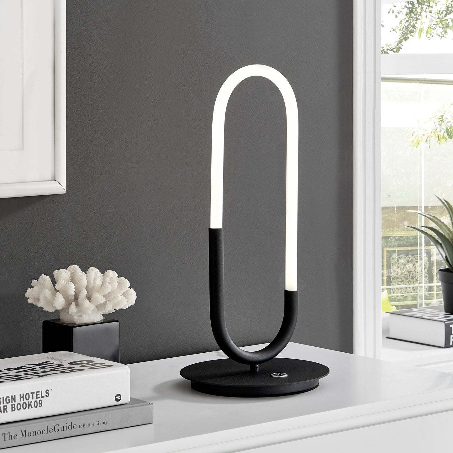 LORIA LED Single Clip Table Lamp Matte Black